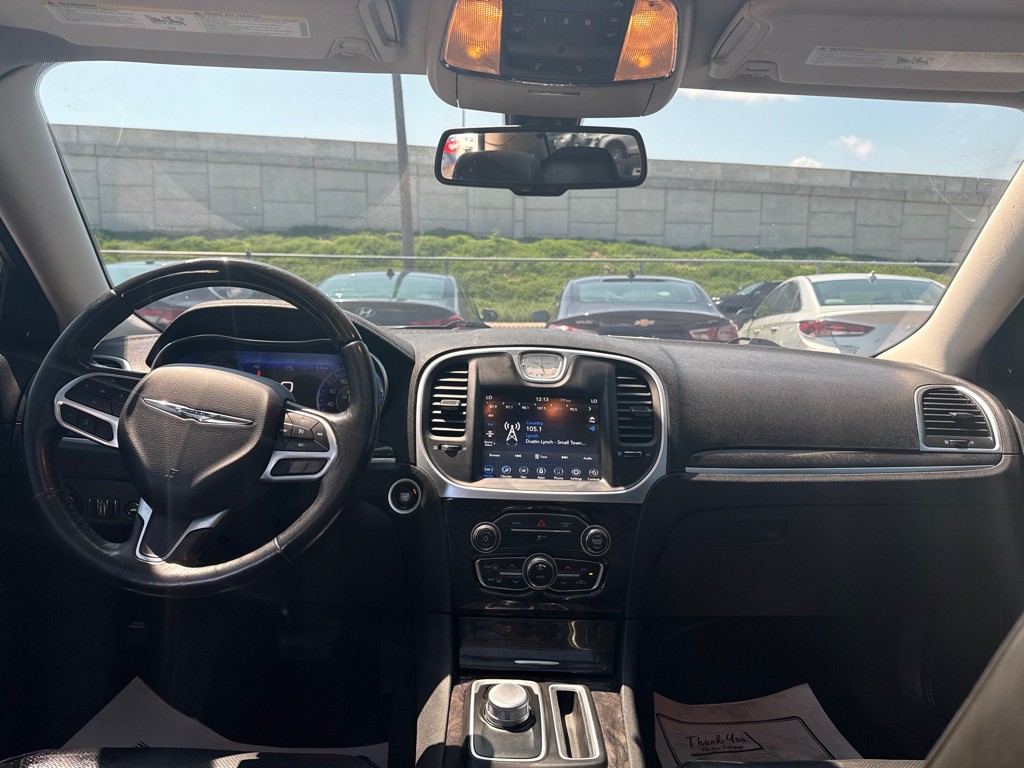 2020 Chrysler 300 Image 12