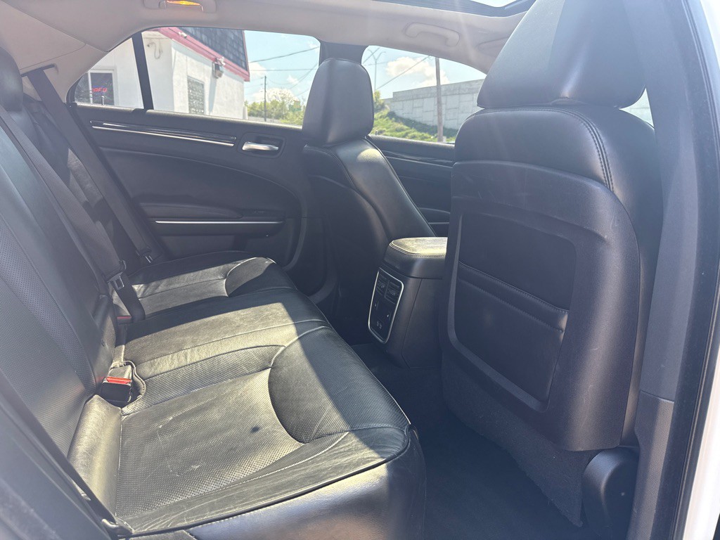 2020 Chrysler 300 Image 13