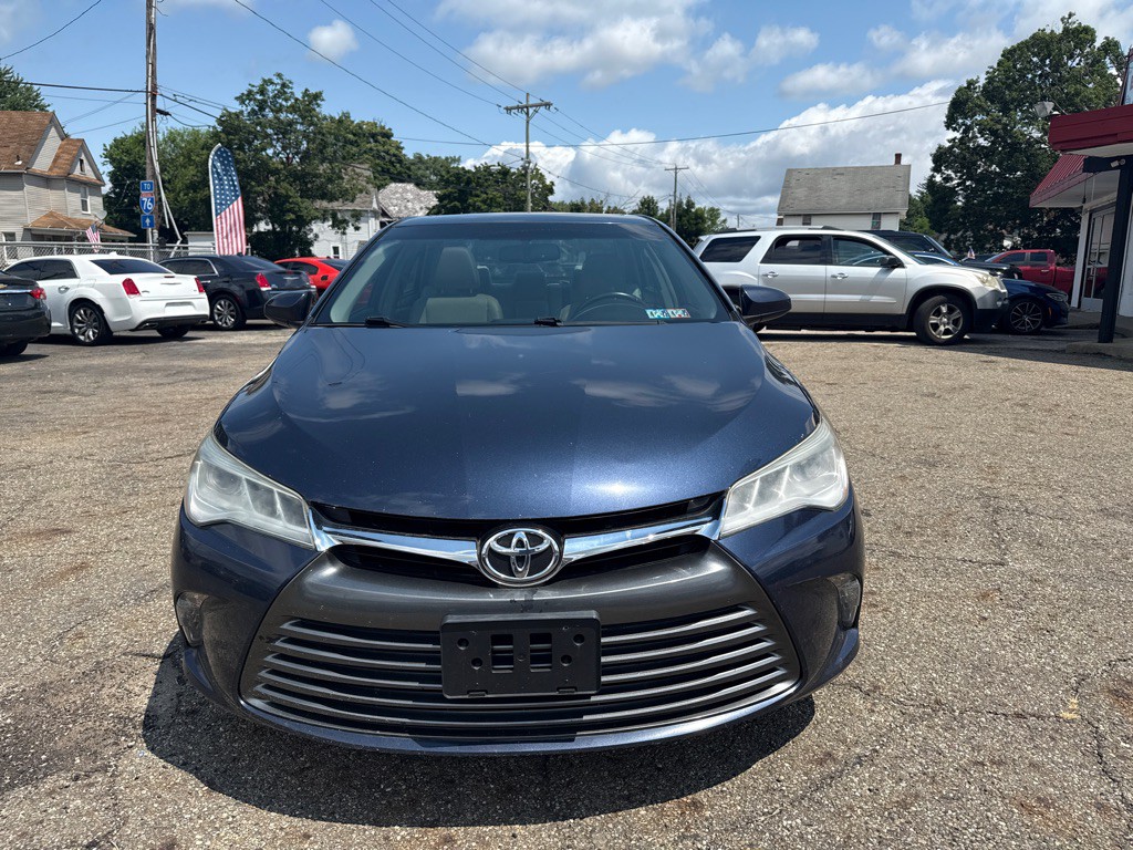 2017 Toyota Camry Image 2