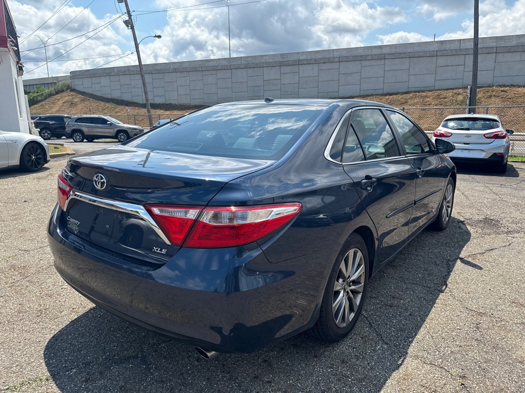 2017 Toyota Camry Image 4