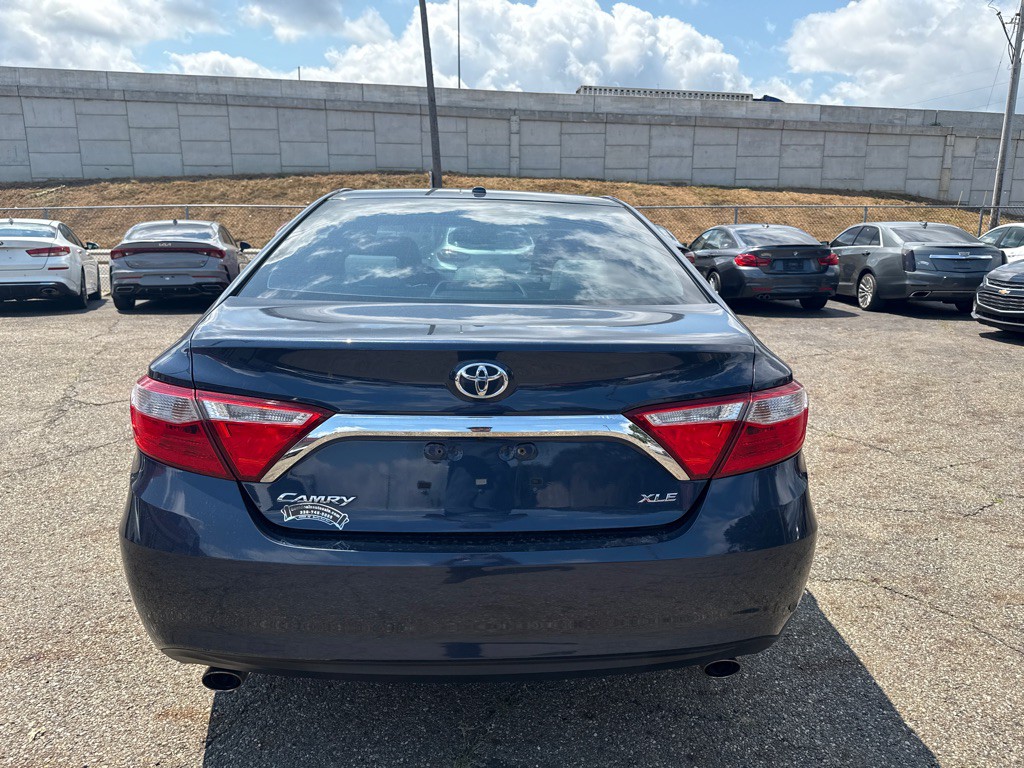 2017 Toyota Camry Image 5