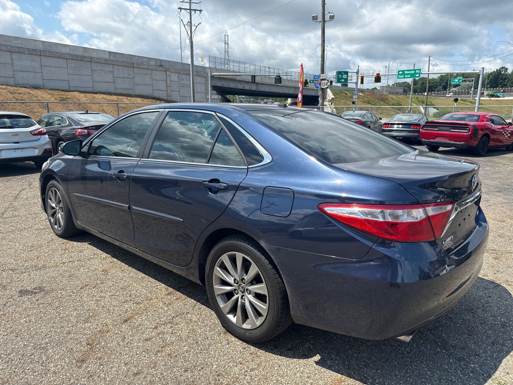 2017 Toyota Camry Image 6