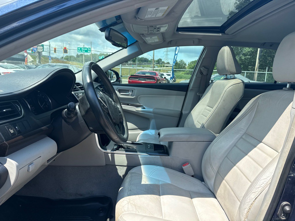 2017 Toyota Camry Image 7