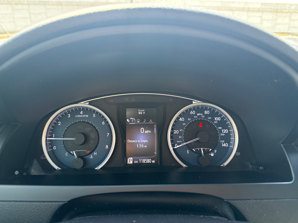 2017 Toyota Camry Image 8