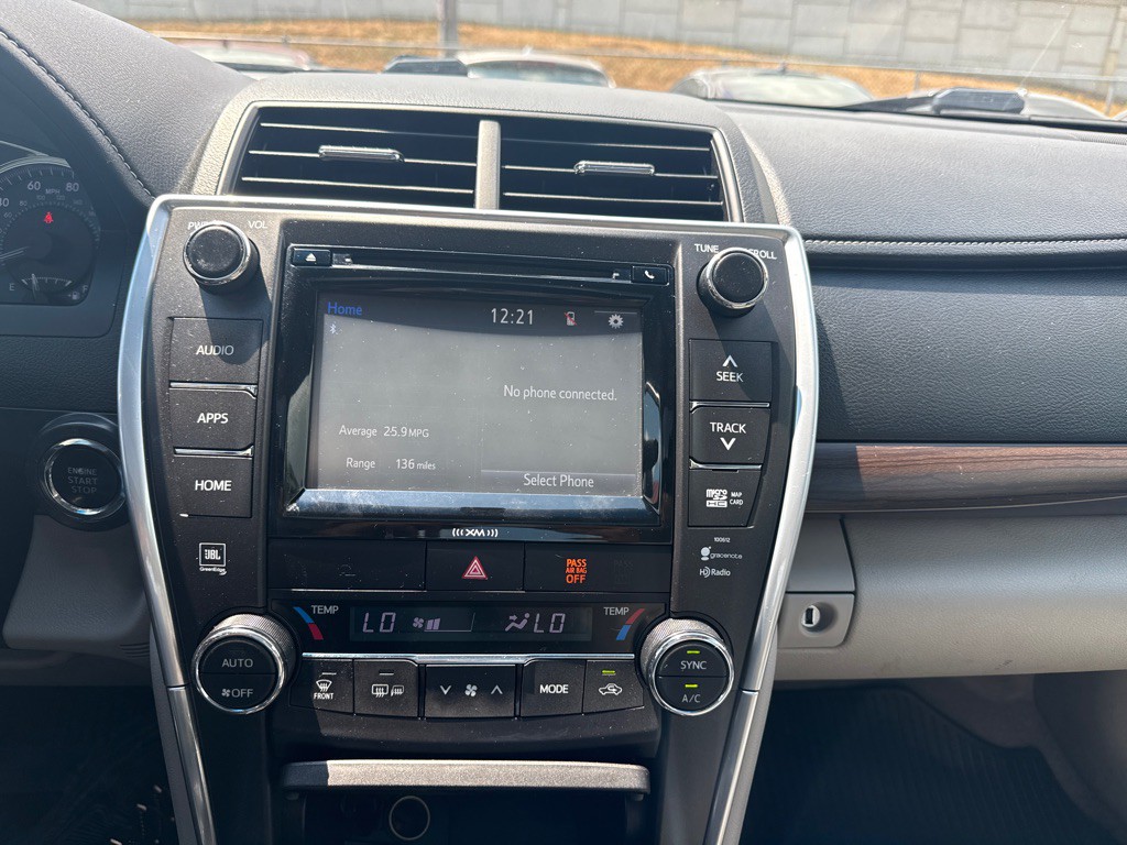 2017 Toyota Camry Image 9