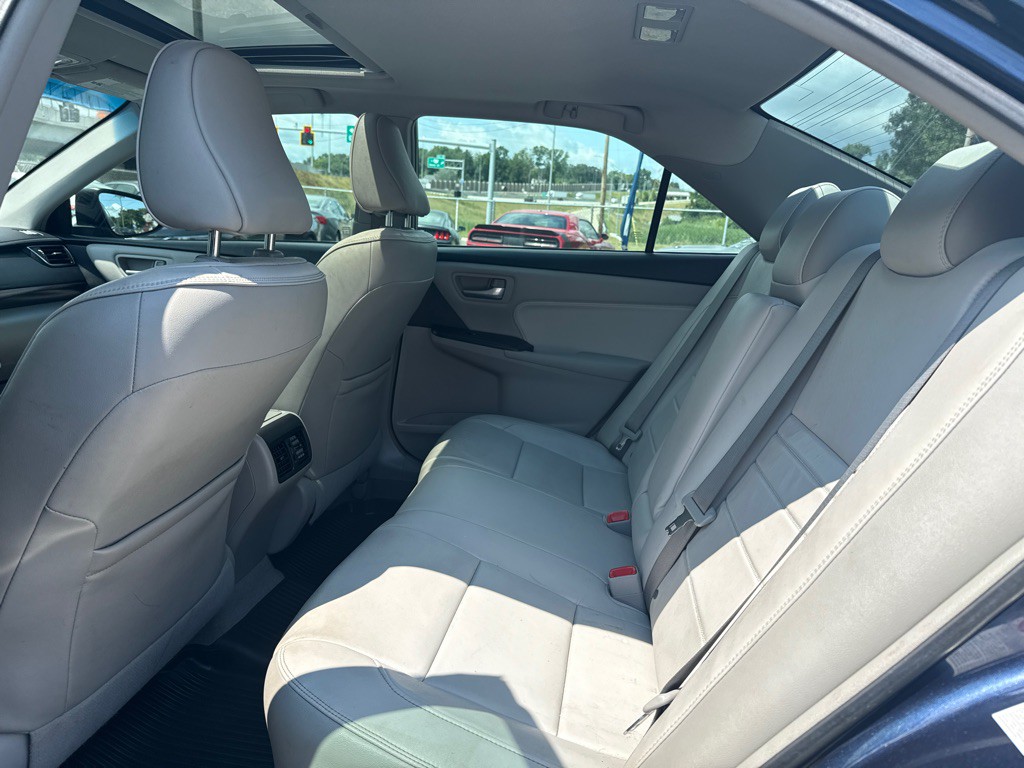 2017 Toyota Camry Image 12