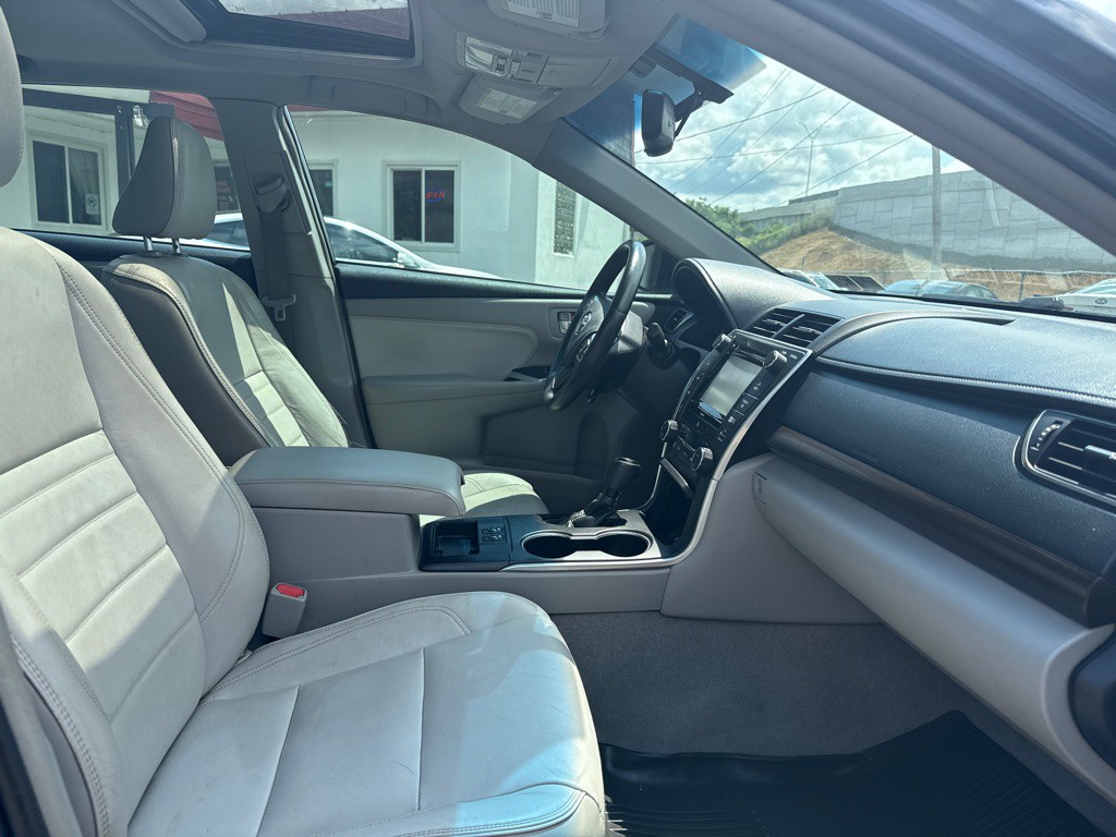2017 Toyota Camry Image 14