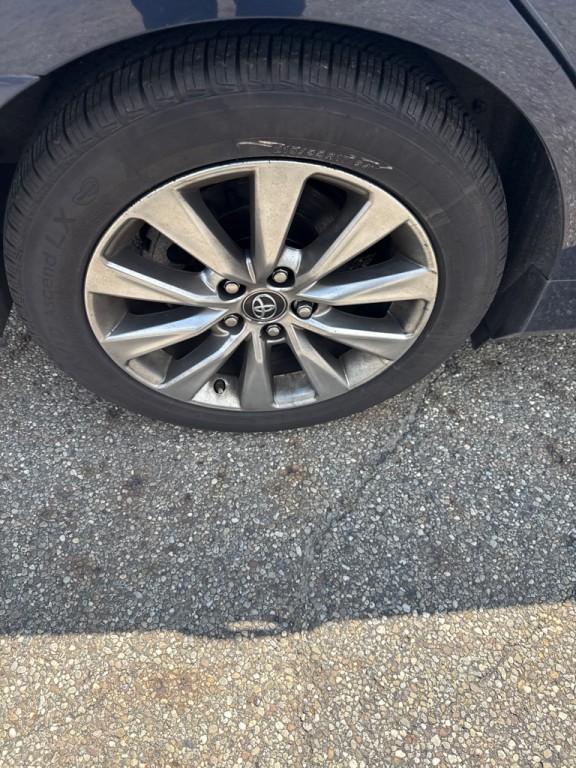 2017 Toyota Camry Image 16