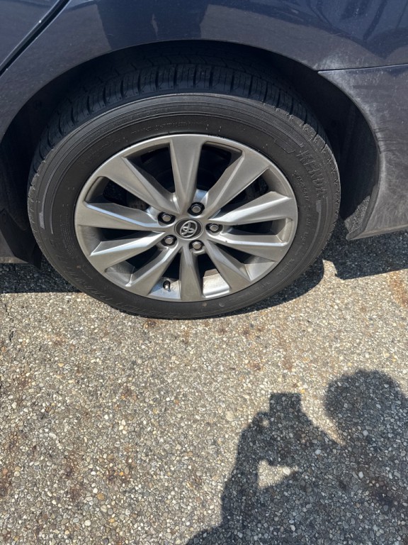 2017 Toyota Camry Image 17