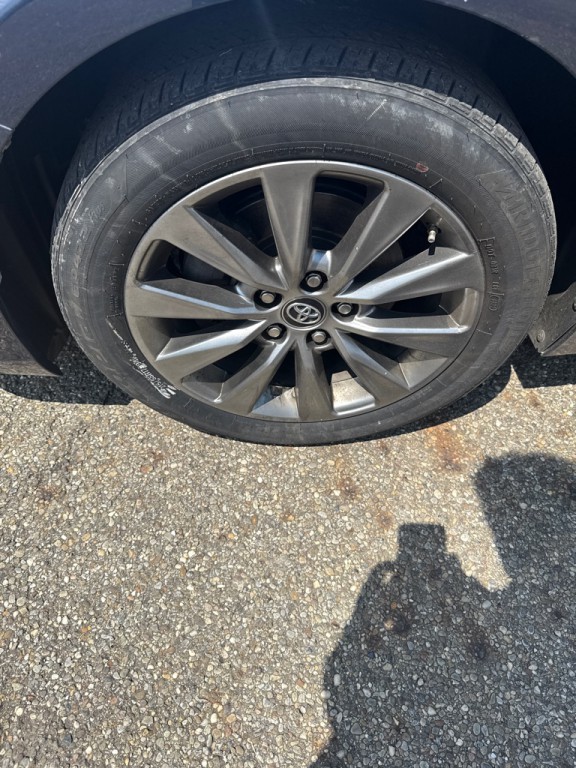 2017 Toyota Camry Image 18