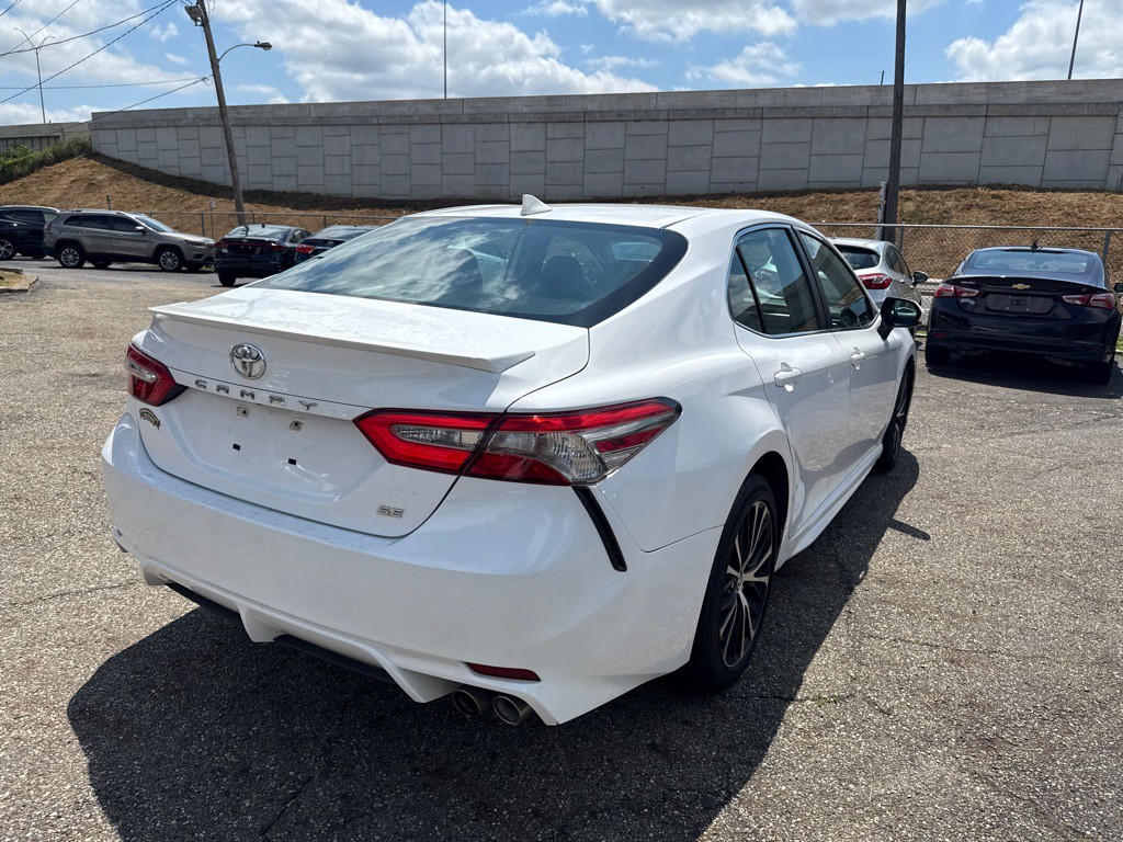 2019 Toyota Camry Image 4