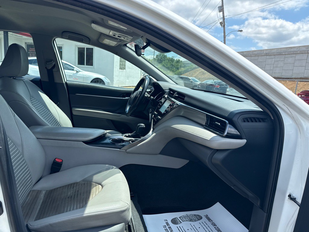 2019 Toyota Camry Image 13