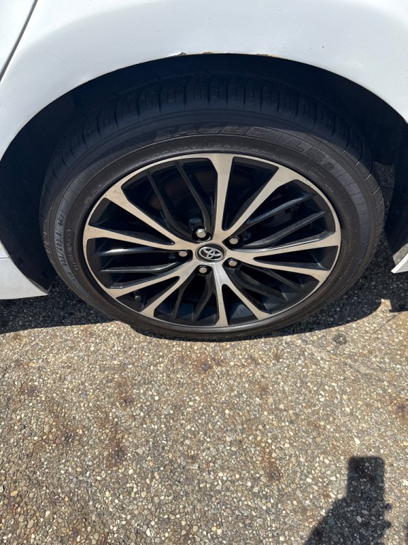 2019 Toyota Camry Image 16
