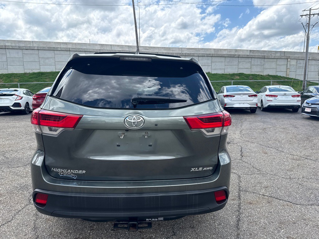 2017 Toyota Highlander Image 5