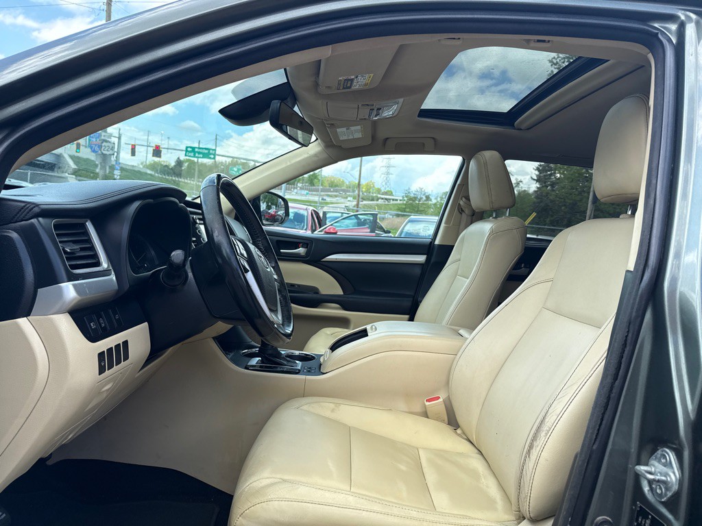 2017 Toyota Highlander Image 7