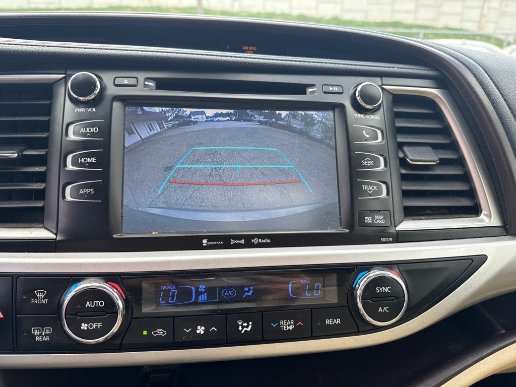 2017 Toyota Highlander Image 10
