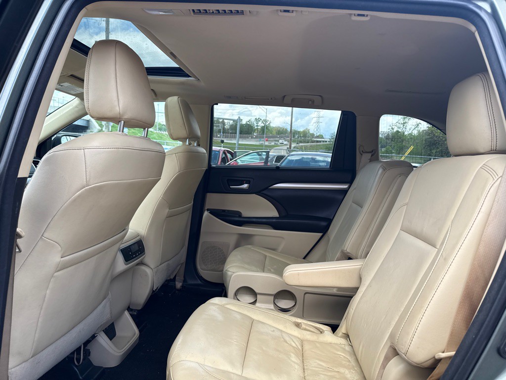 2017 Toyota Highlander Image 12