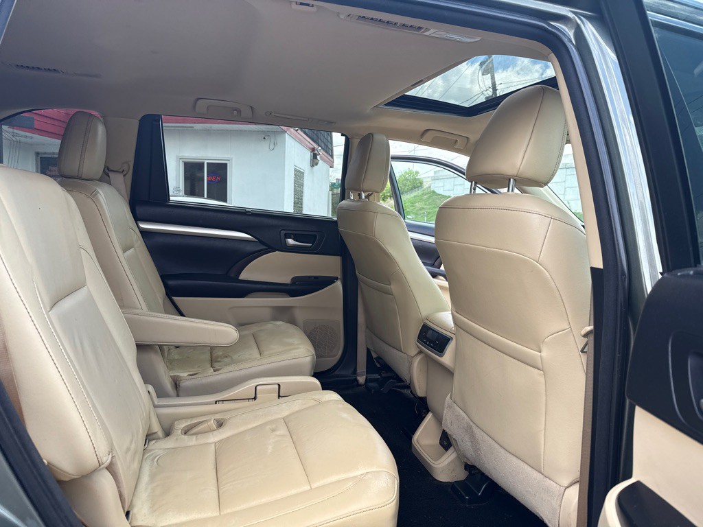 2017 Toyota Highlander Image 15