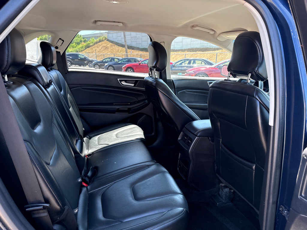 2017 Ford Edge Image 15