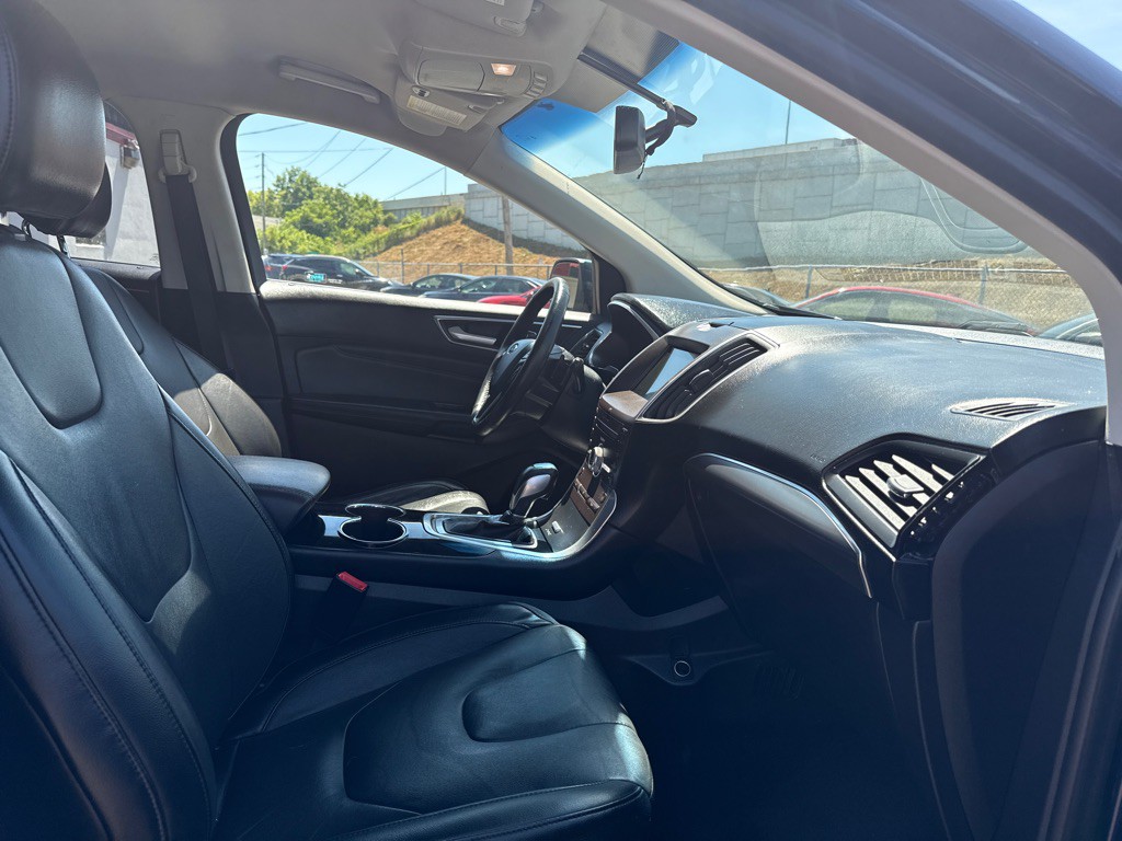 2017 Ford Edge Image 16