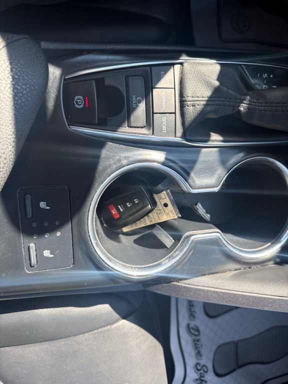2020 Toyota Camry Image 9
