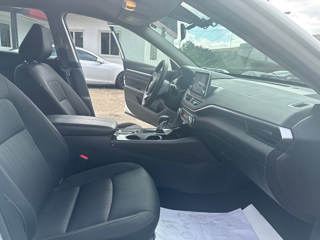 2021 Nissan Altima Image 13