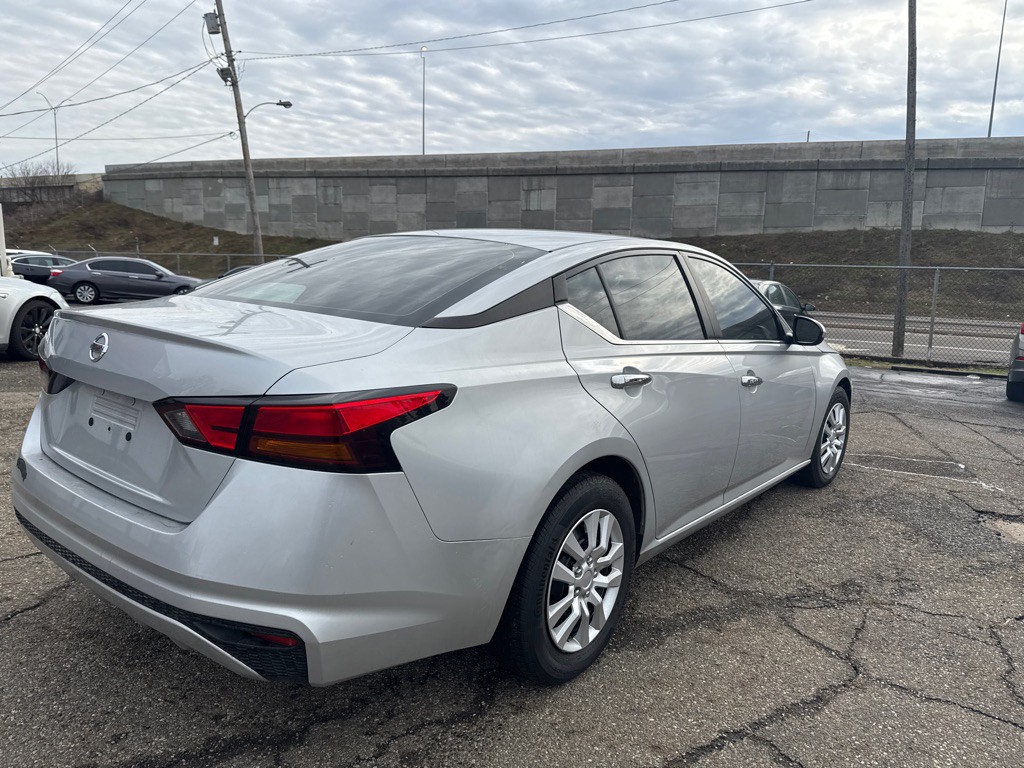 2021 Nissan Altima Image 4
