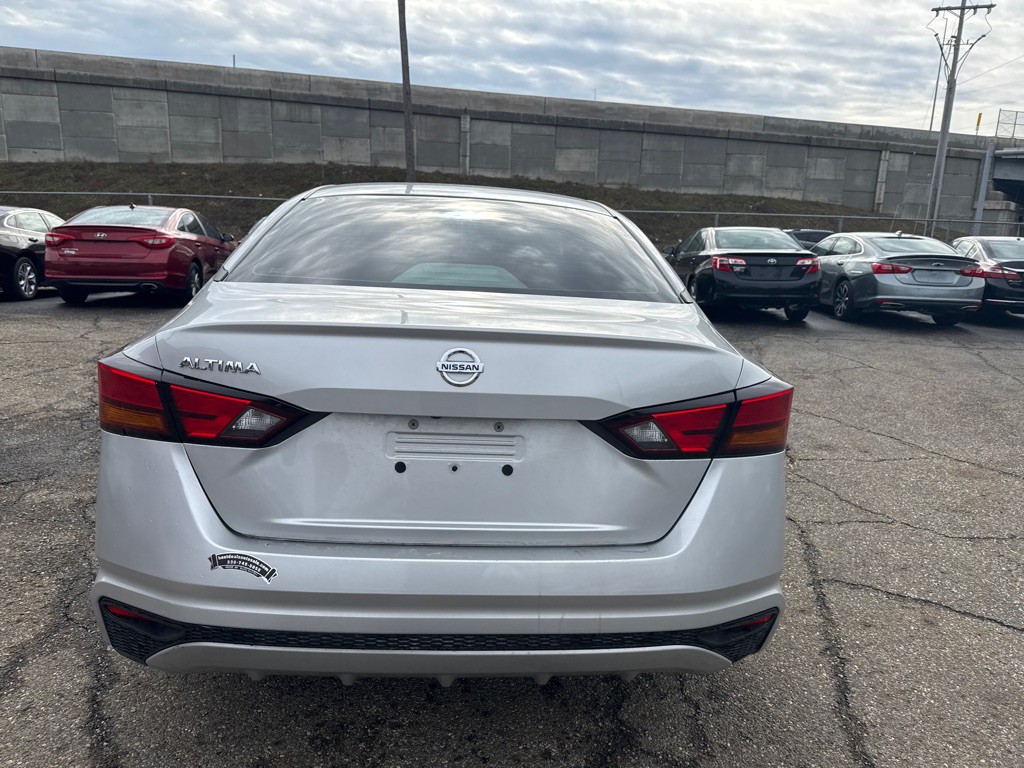 2021 Nissan Altima Image 5