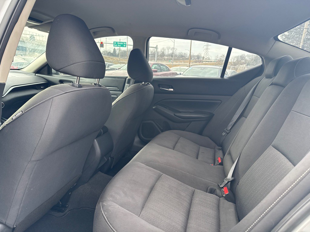 2021 Nissan Altima Image 9