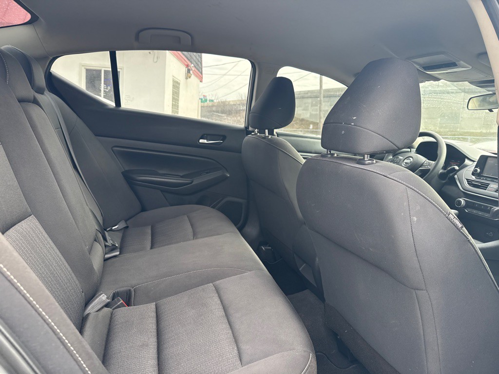 2021 Nissan Altima Image 10