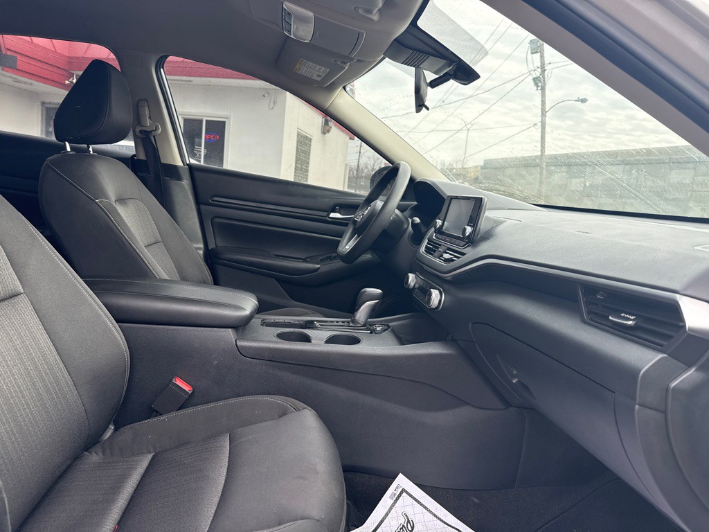 2021 Nissan Altima Image 11