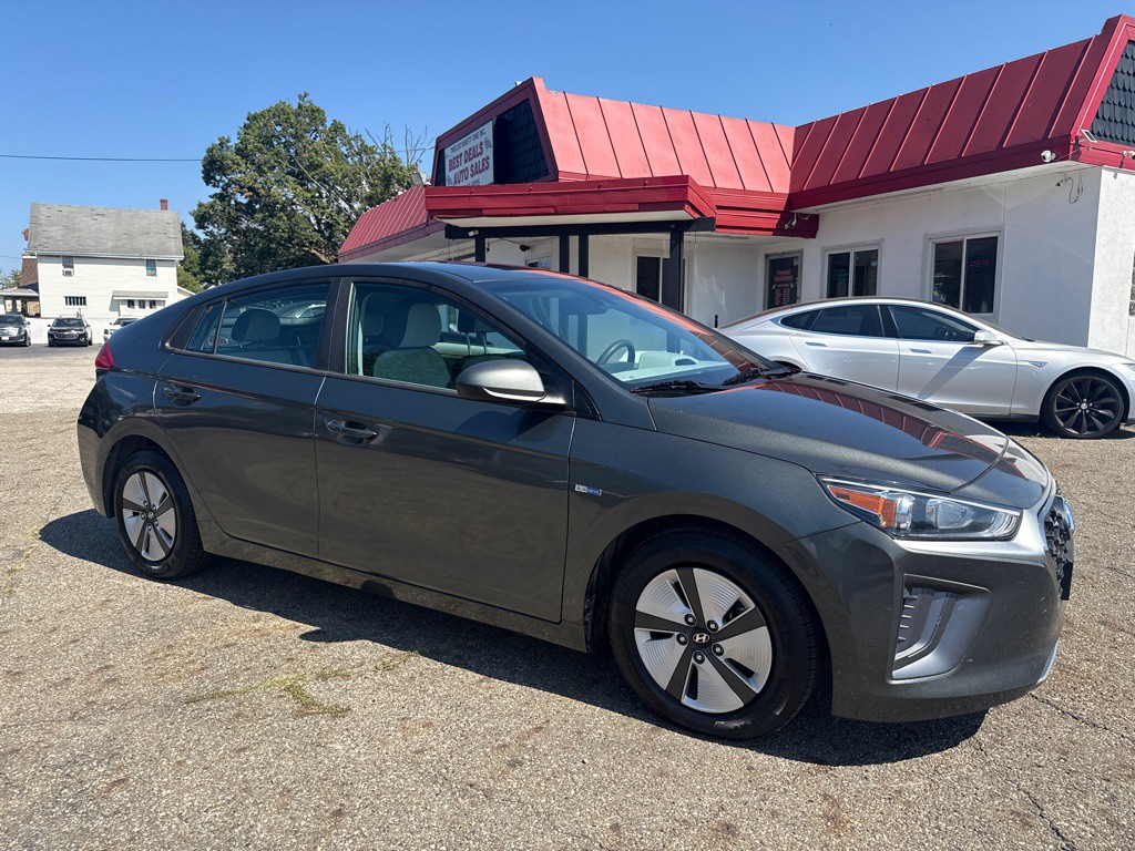 2020 Hyundai Ioniq Image 3