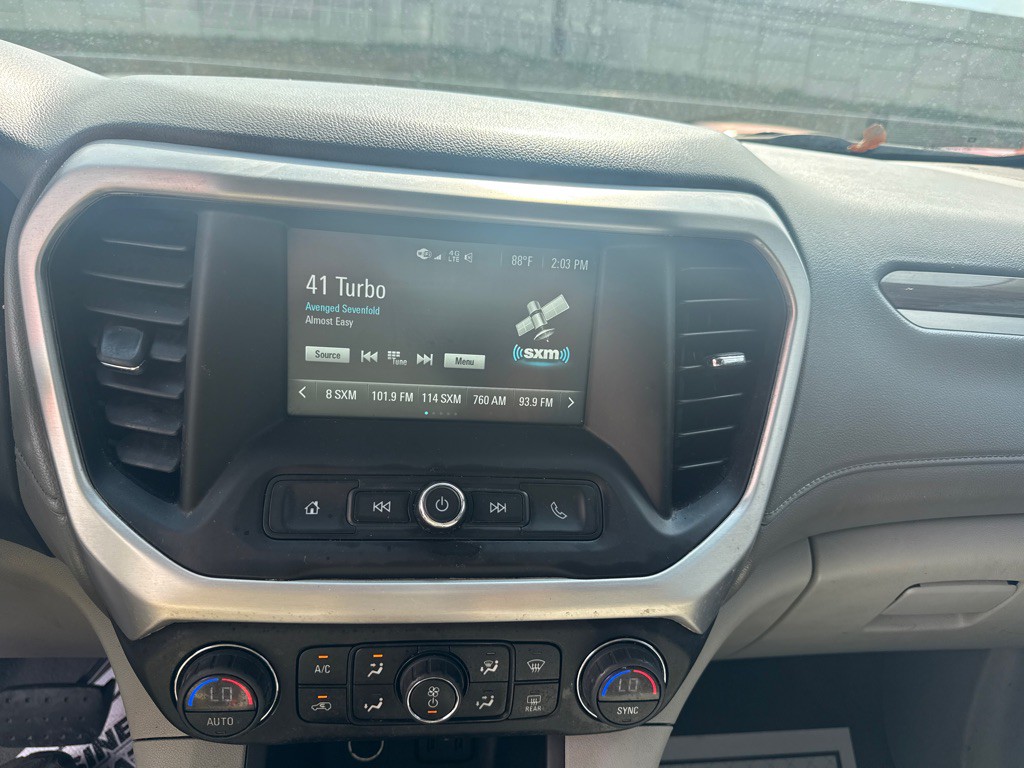 2017 GMC Acadia Image 9