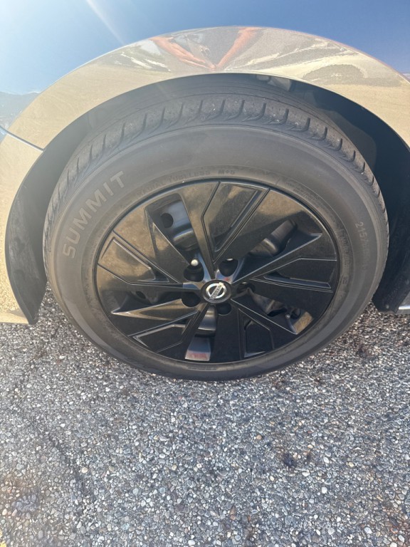 2019 Nissan Altima Image 17