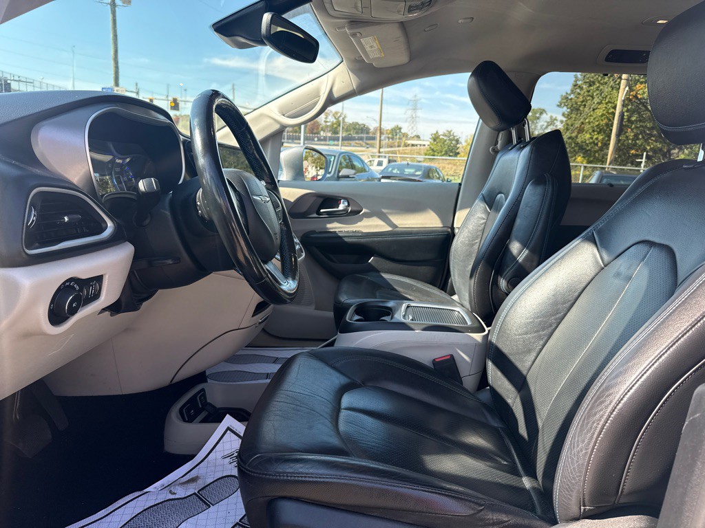 2021 Chrysler Pacifica Image 7