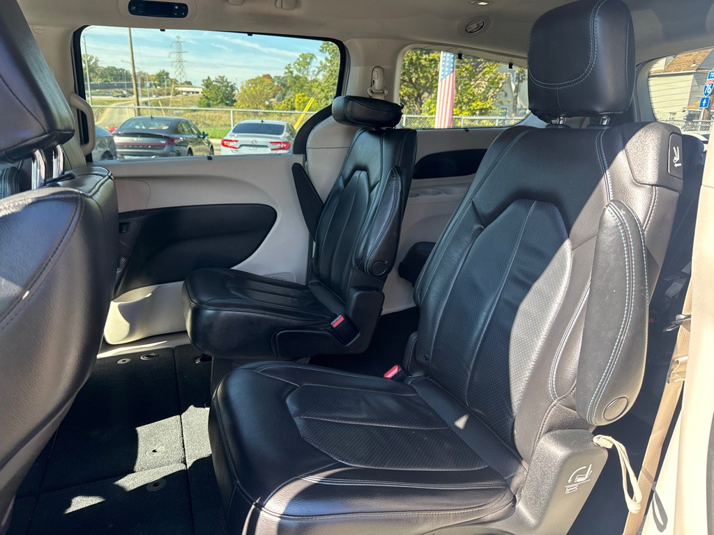 2021 Chrysler Pacifica Image 14