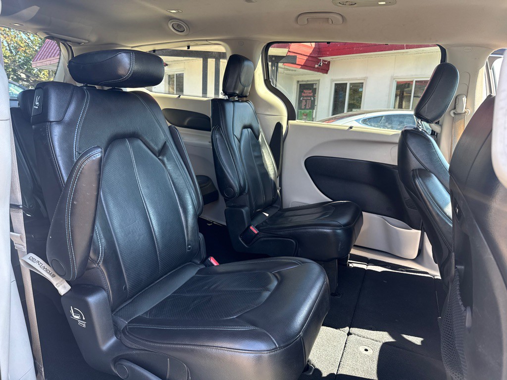 2021 Chrysler Pacifica Image 16