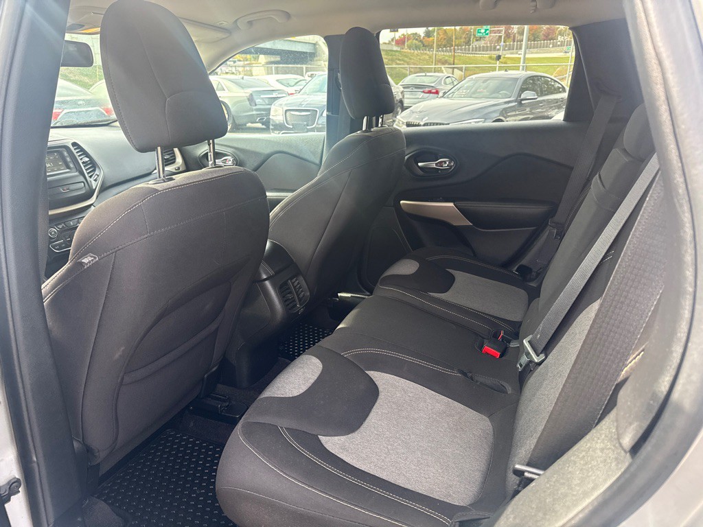 2018 Jeep Cherokee Image 10