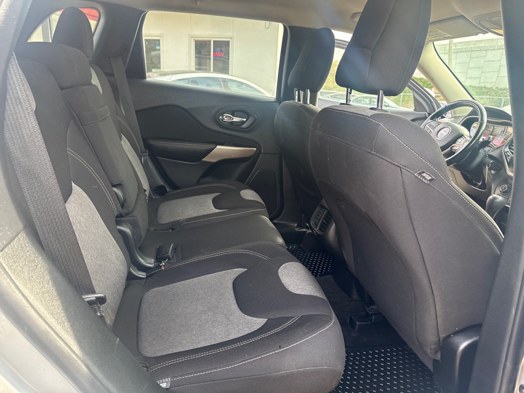 2018 Jeep Cherokee Image 11