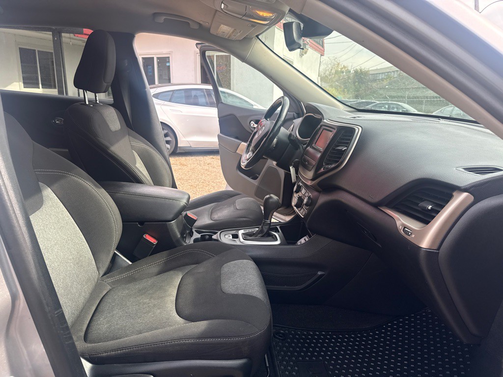 2018 Jeep Cherokee Image 12