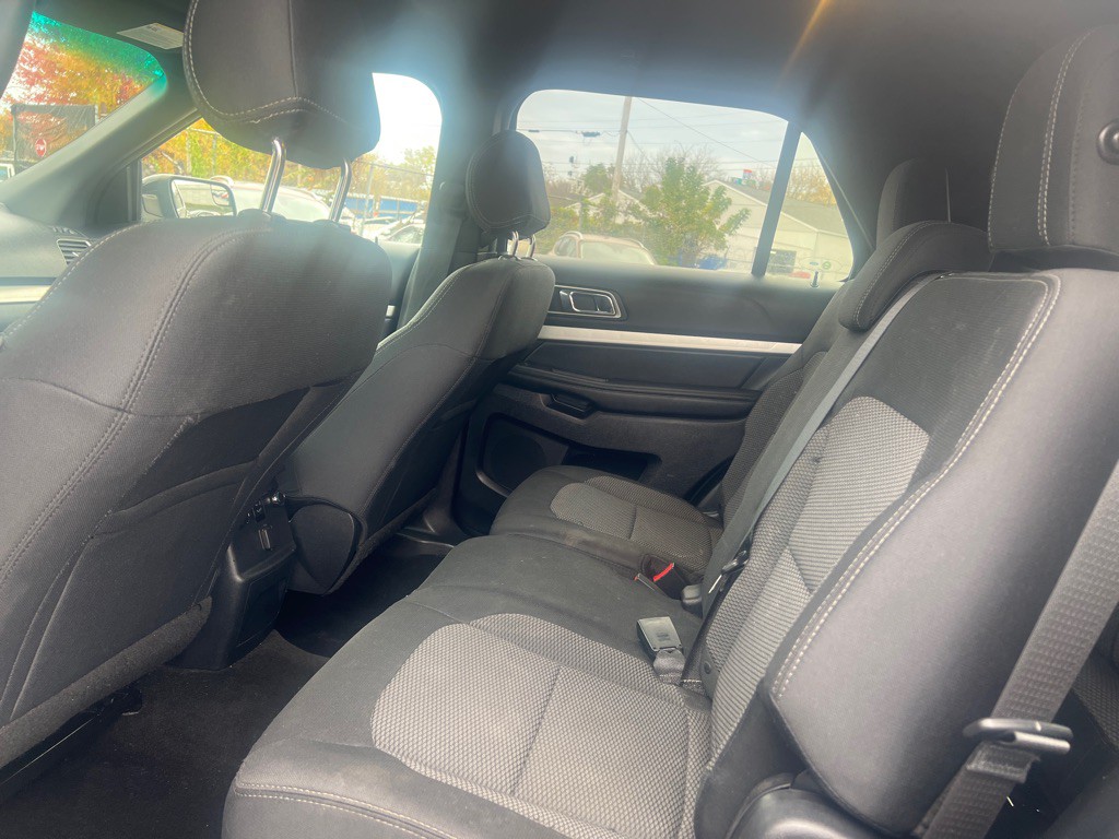 2016 Ford Explorer Image 9