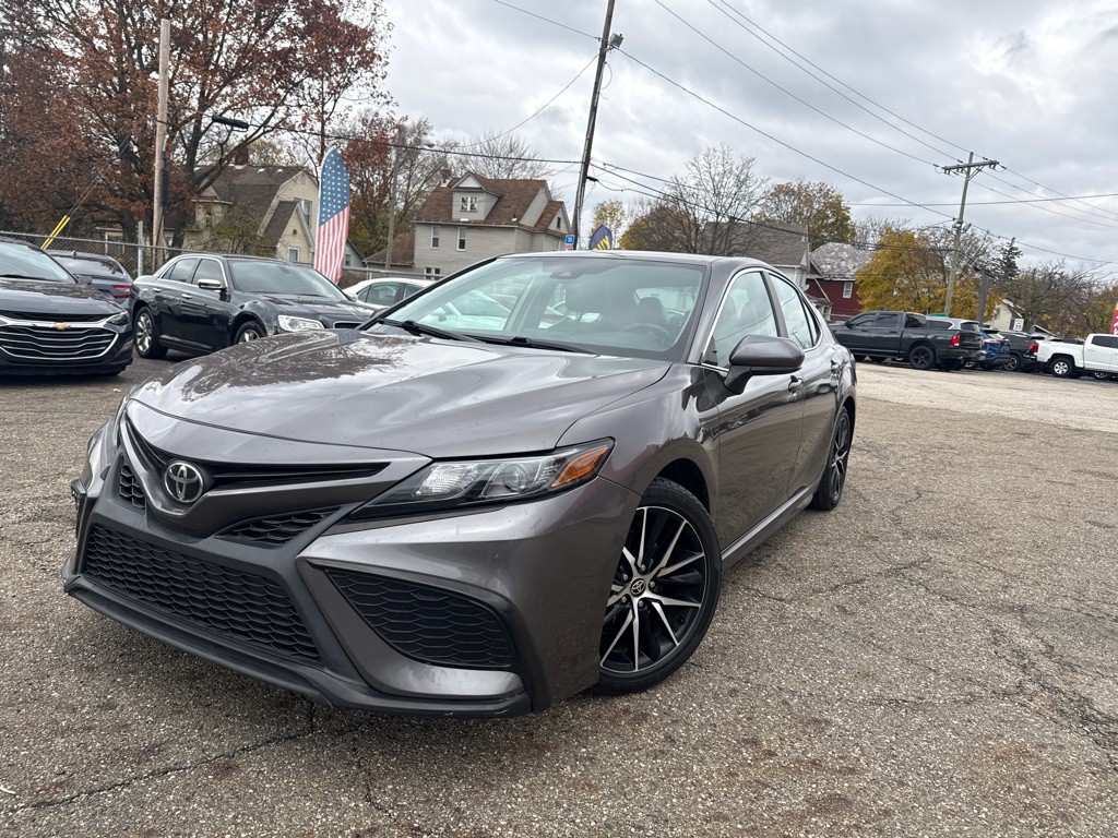 2021 Toyota Camry Image 1