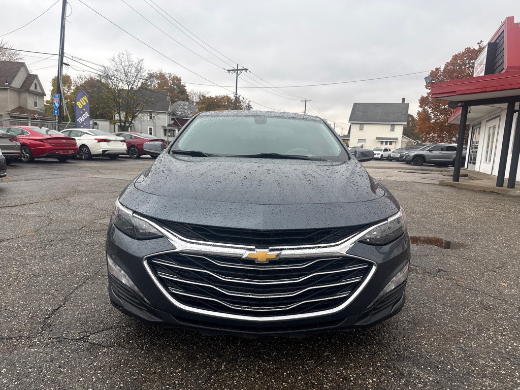 2019 Chevrolet Malibu Image 2