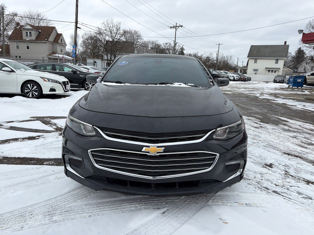 2017 Chevrolet Malibu Image 2