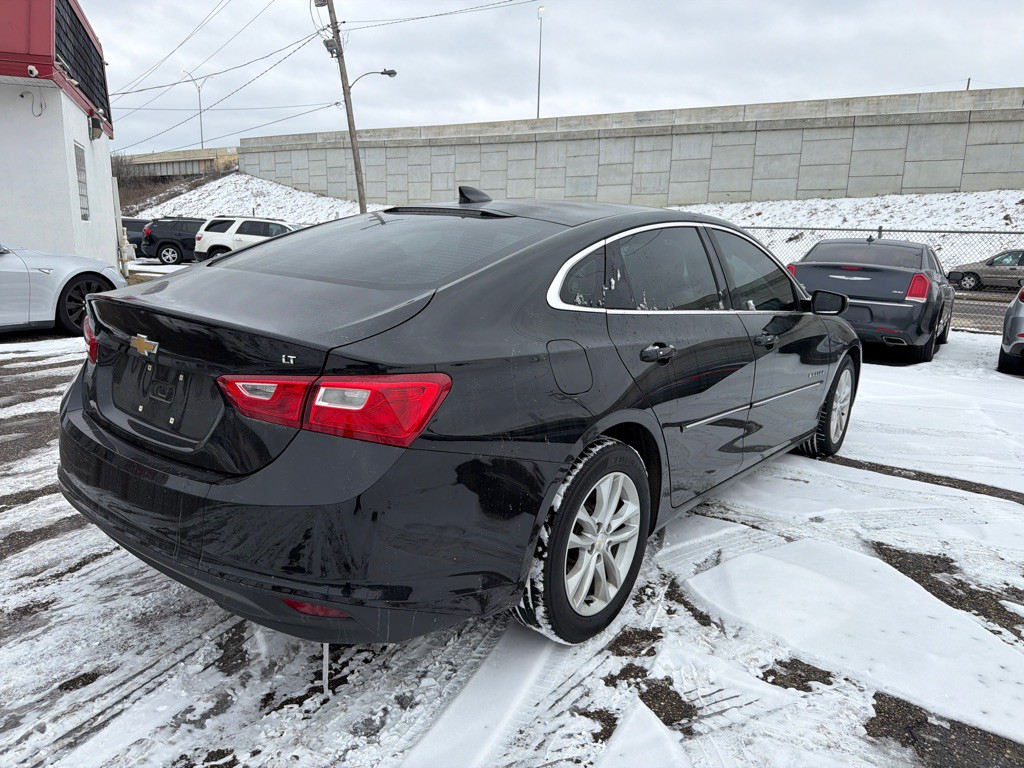 2017 Chevrolet Malibu Image 4