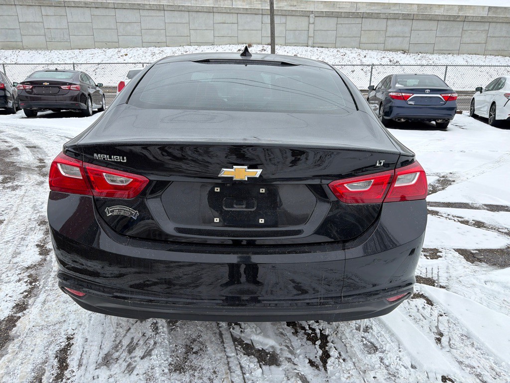 2017 Chevrolet Malibu Image 5