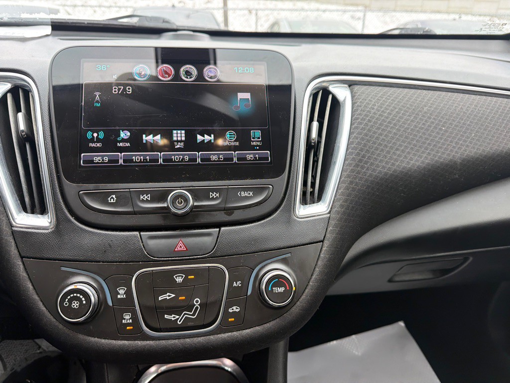 2017 Chevrolet Malibu Image 8