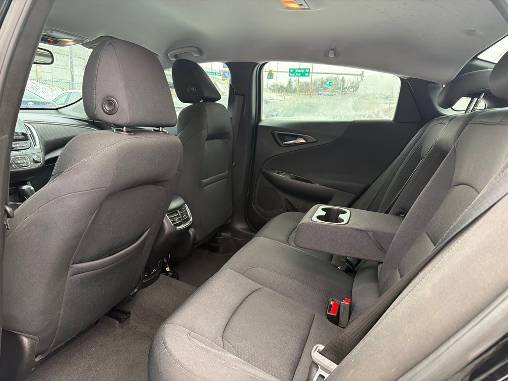 2017 Chevrolet Malibu Image 9