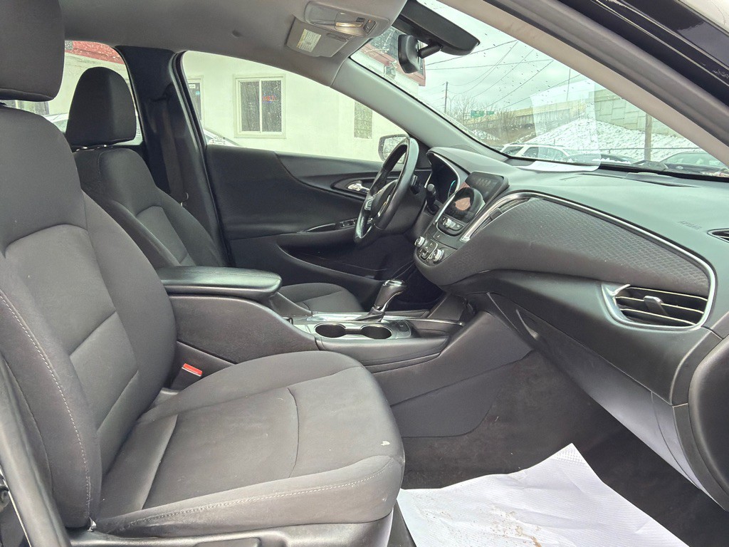 2017 Chevrolet Malibu Image 11