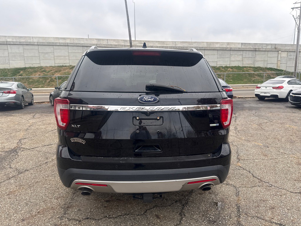 2016 Ford Explorer Image 4